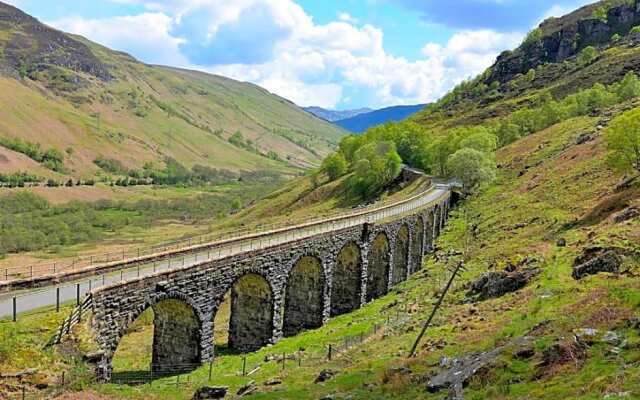 Cosy Rowan woodland lodge no3
