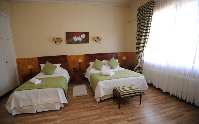 Cabañas y Hostal Borde Rio