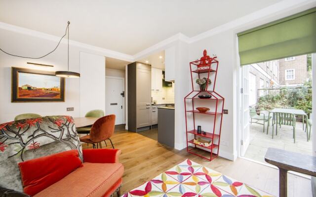 Super Convenient one bed Apartment With Terrace Just off Kensington High Street