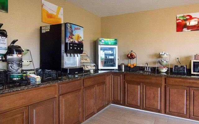 Super 8 by Wyndham Sturtevant/Racine