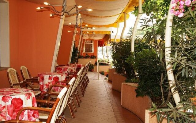 Hotel Joli