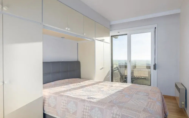Apartment on the Seventh Floor With sea View