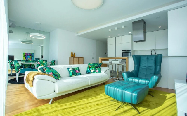 Acqua House by Rent4all