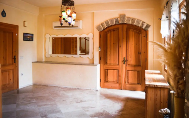 Important Group Villa Citrus