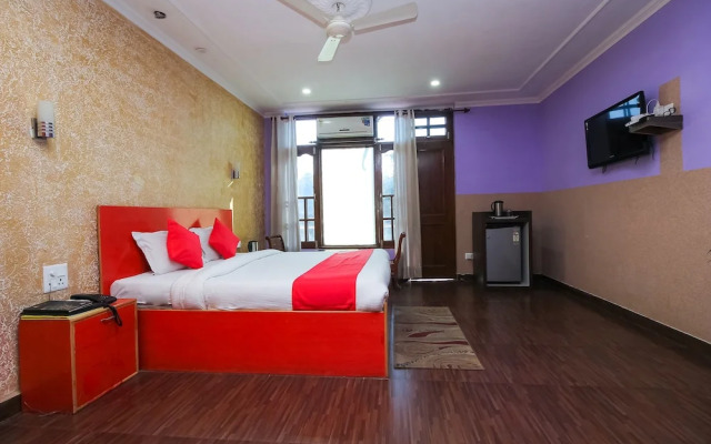 OYO 8367 Hotel The Woodz