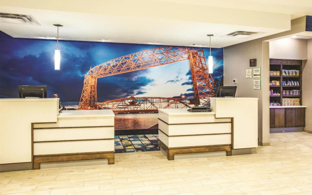 La Quinta Inn And Suites Duluth