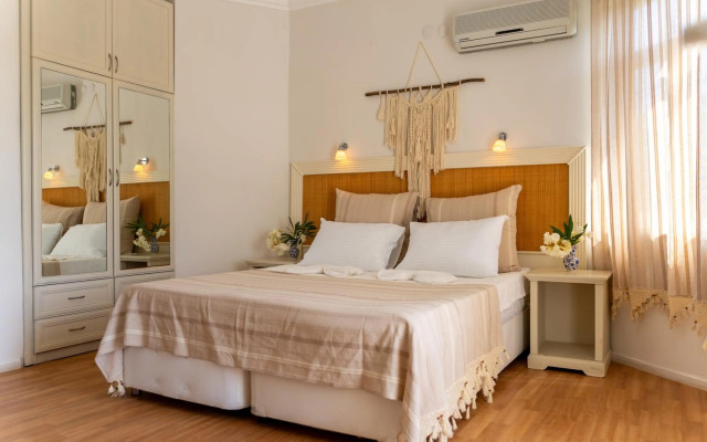 Chillos Beach Hotel & Lounge