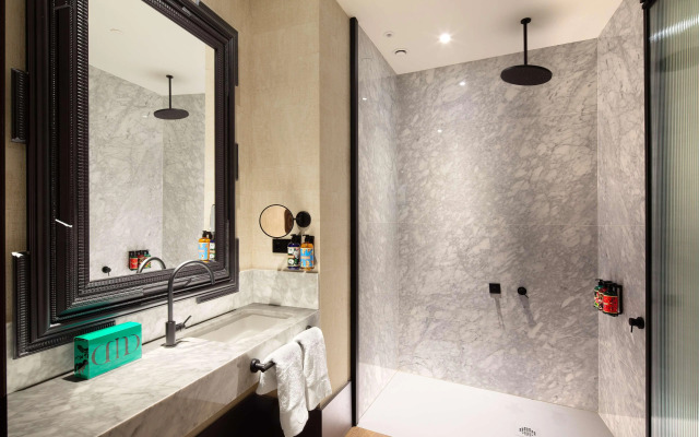 Hotel Montera Madrid, Curio Collection By Hilton