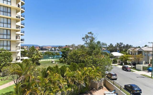 Budds Beach Apartments
