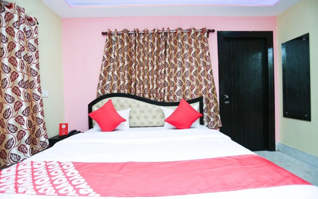 Red Velvet Inn by OYO