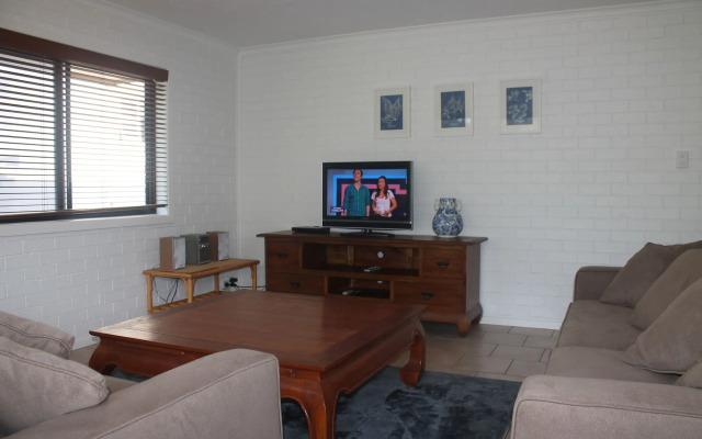 84 The Spit Holiday Apartments