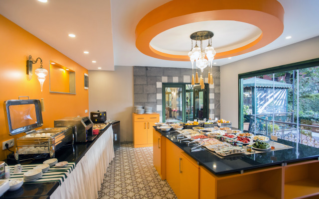 Rose Garden Suites