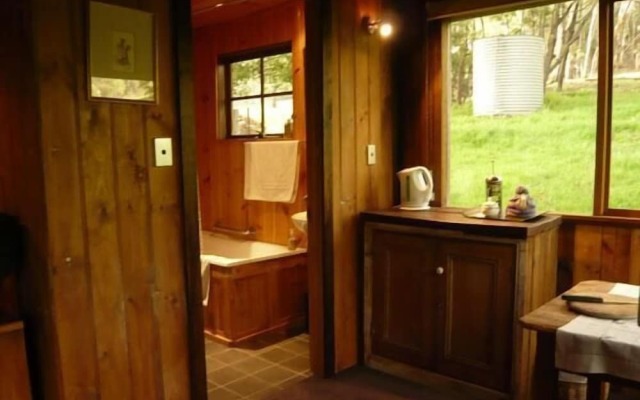 Braeside Mt Macedon Country Retreat & Bed & Breakfast