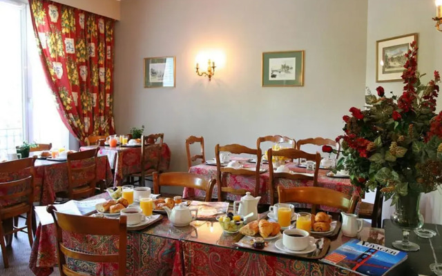 Madrigal hotel