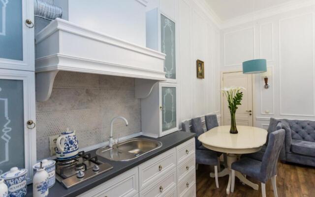 Quinn of Sololaki. VIP Lux by Freedom square!