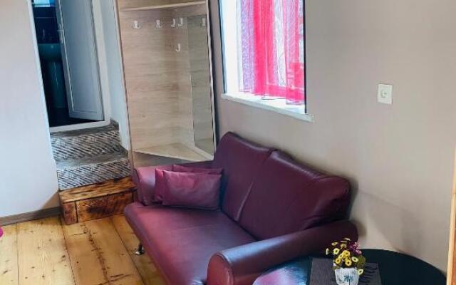 Travel Inn House Mestia • მოგზაურის სახლი
