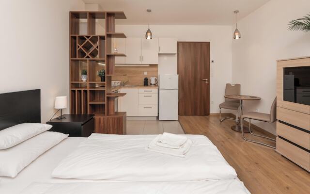 WaterFront City Apartments by UrbanRent