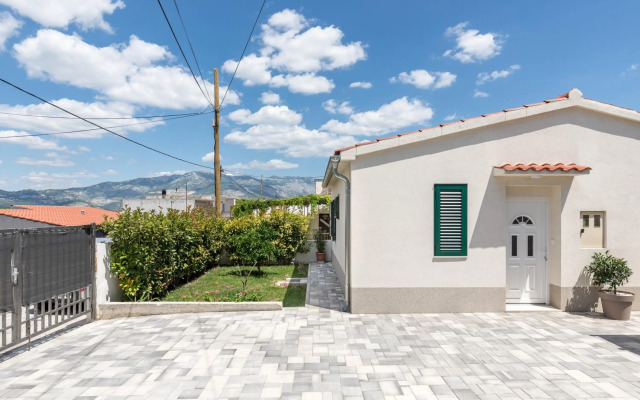 Tonina - house with patio, jacuzzi, free parking