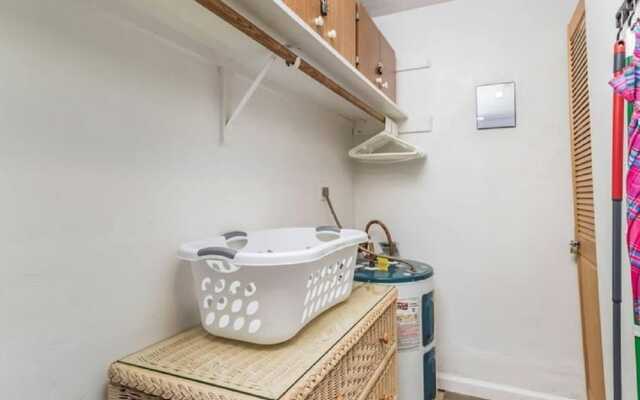 Mid Mari - Gorgeous Nautical Condo Near Beach, Shops & Restaurants- Condo 105