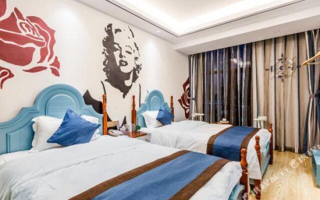 Eiffel Hotel