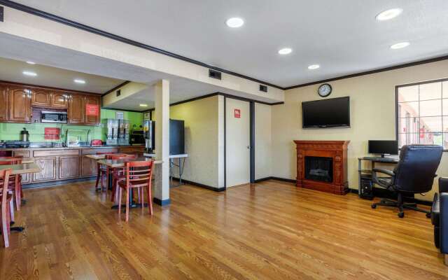 Econo Lodge Nashville near Percy Priest Lake