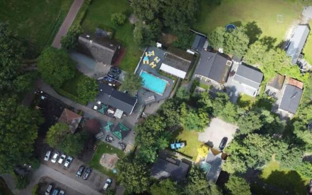 Enjoyin Luxury Chalet With Swimming Pool