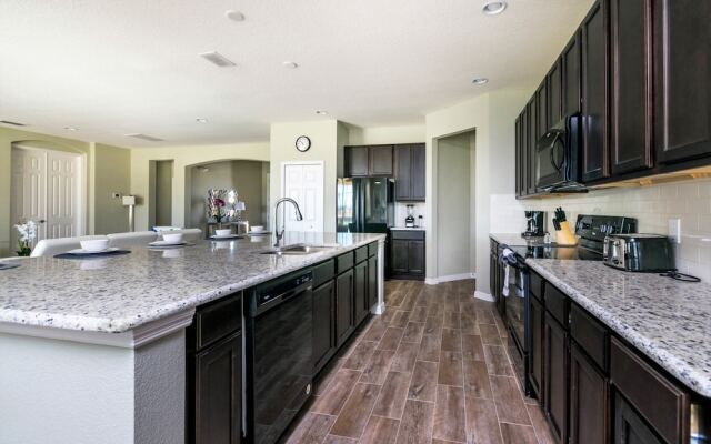 Solterra - 6033 Broad Oak Drive