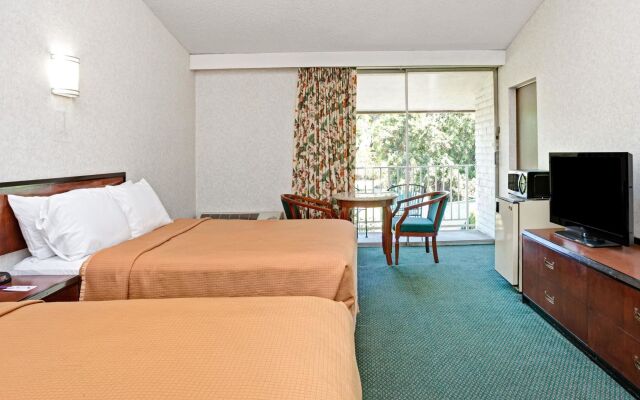 Howard Johnson Express Inn - Claremont