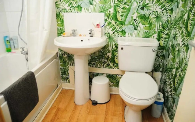 Welcoming Glasgow Home Next Underground