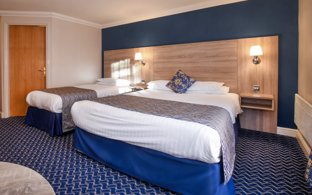 The Queens Hotel & Victoria Cloisters