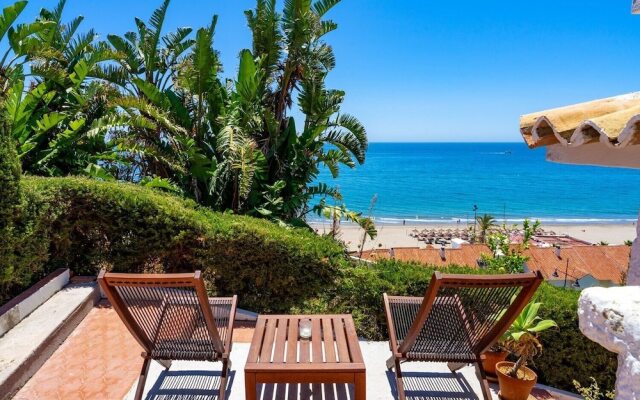 Outstanding beachfront villa Fuengirola