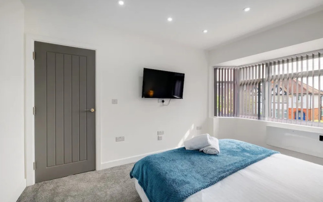 Newly Converted 3 Bed Apt. in Hounslow