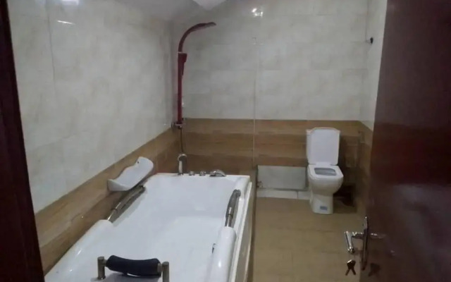 Rotzy Residences Adefowope - Home Away From Home