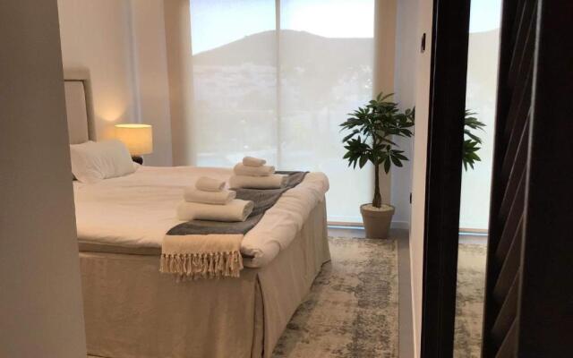 The View Luxury Vacation Apartment 5