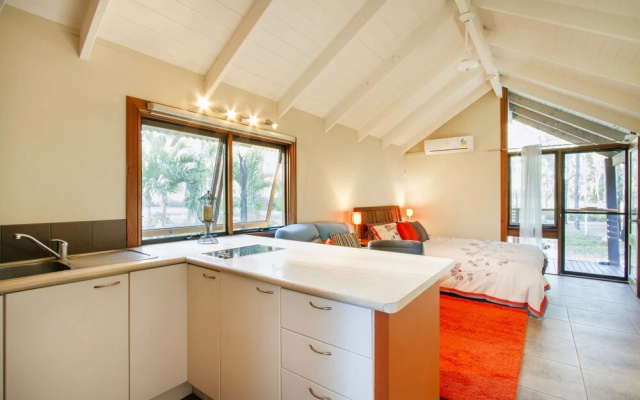 Airlie Beach Eco Cabins - Adults only