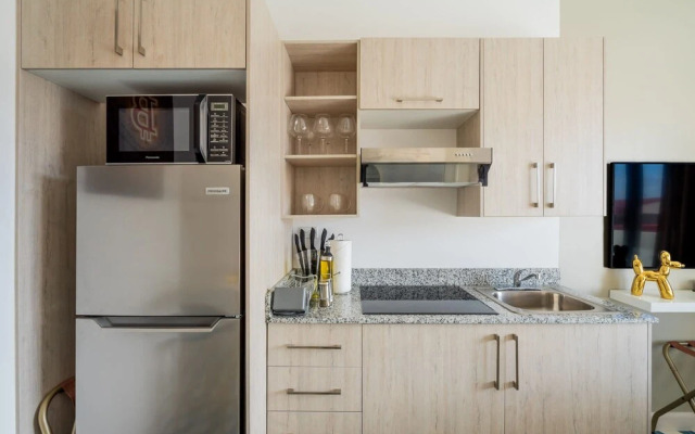 w Radiant Loft w Fabulous Deco in Santa Ana