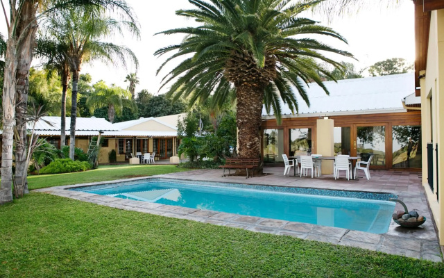 Riverbank Lodge