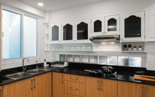 Luxury Pool Villa 6BR