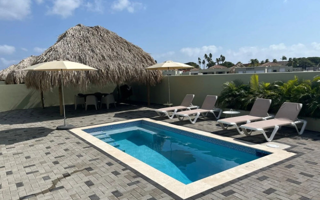 Villa Paradise with pool at mambo beach