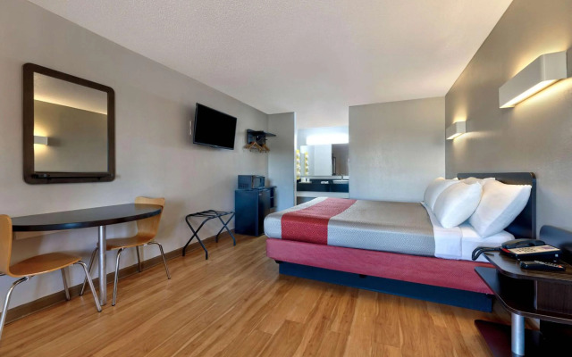 Motel 6 Cookeville, TN