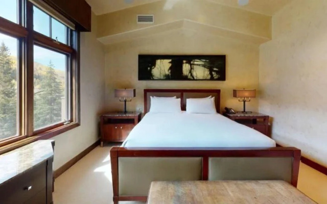 Luxury 3 Bedroom Penthouse at Golden Peak