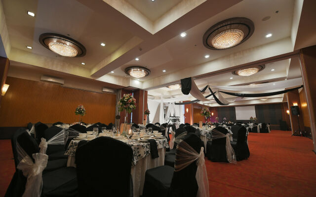 Paseo Premiere Hotel