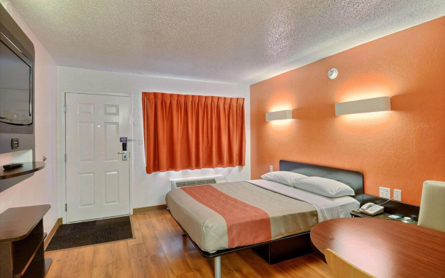 Motel 6 Tewksbury, MA - Boston