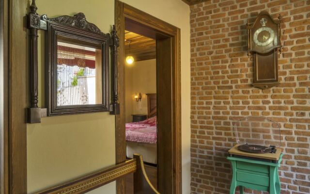 Elaia Hotel
