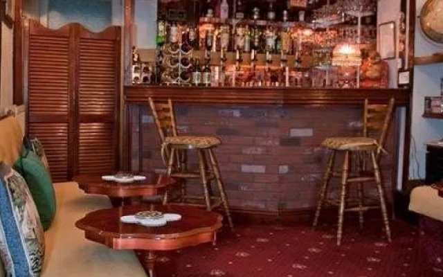 Tudor Rose Original Hotel