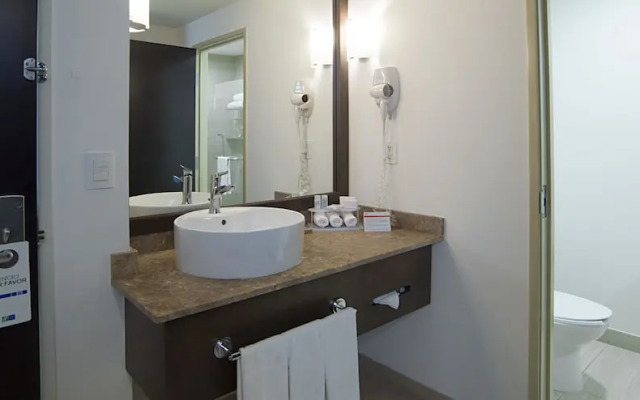 Holiday Inn Express Guadalajara Uag