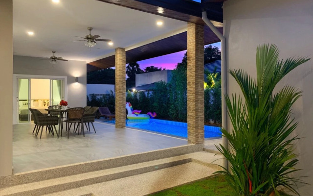 Private Villa with Pool near Laguna