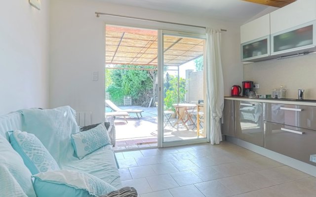 Cozy Holiday Home in Grimaud with Beach Near