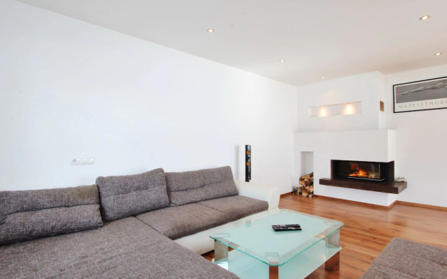Spacious Villa With Garden in Hinterthiersee