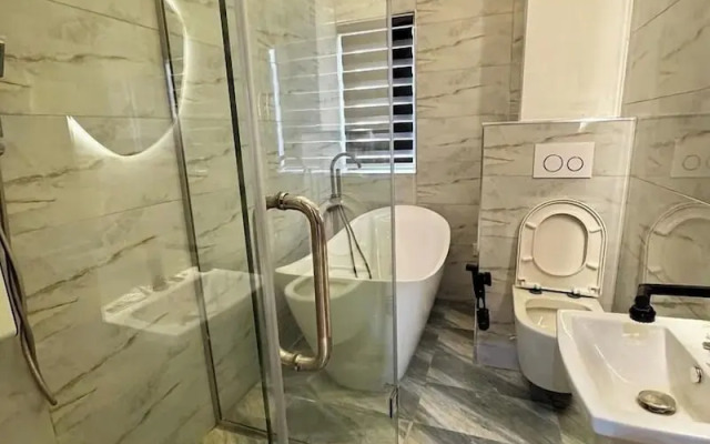 Shortlets Apartment by Tomi